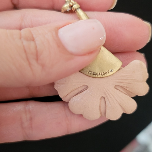 Stella & Dot earrings - Picture 2 of 9